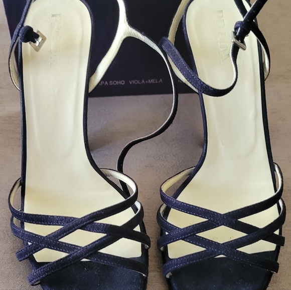 Heels - Picture 4 of 4